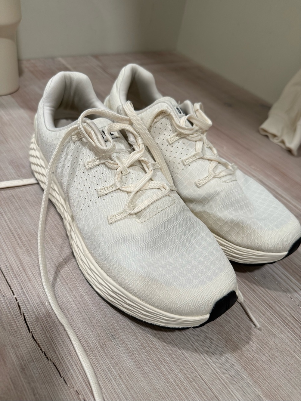 NOBULL Cream/White Lightweight Athletic Shoes sneakers